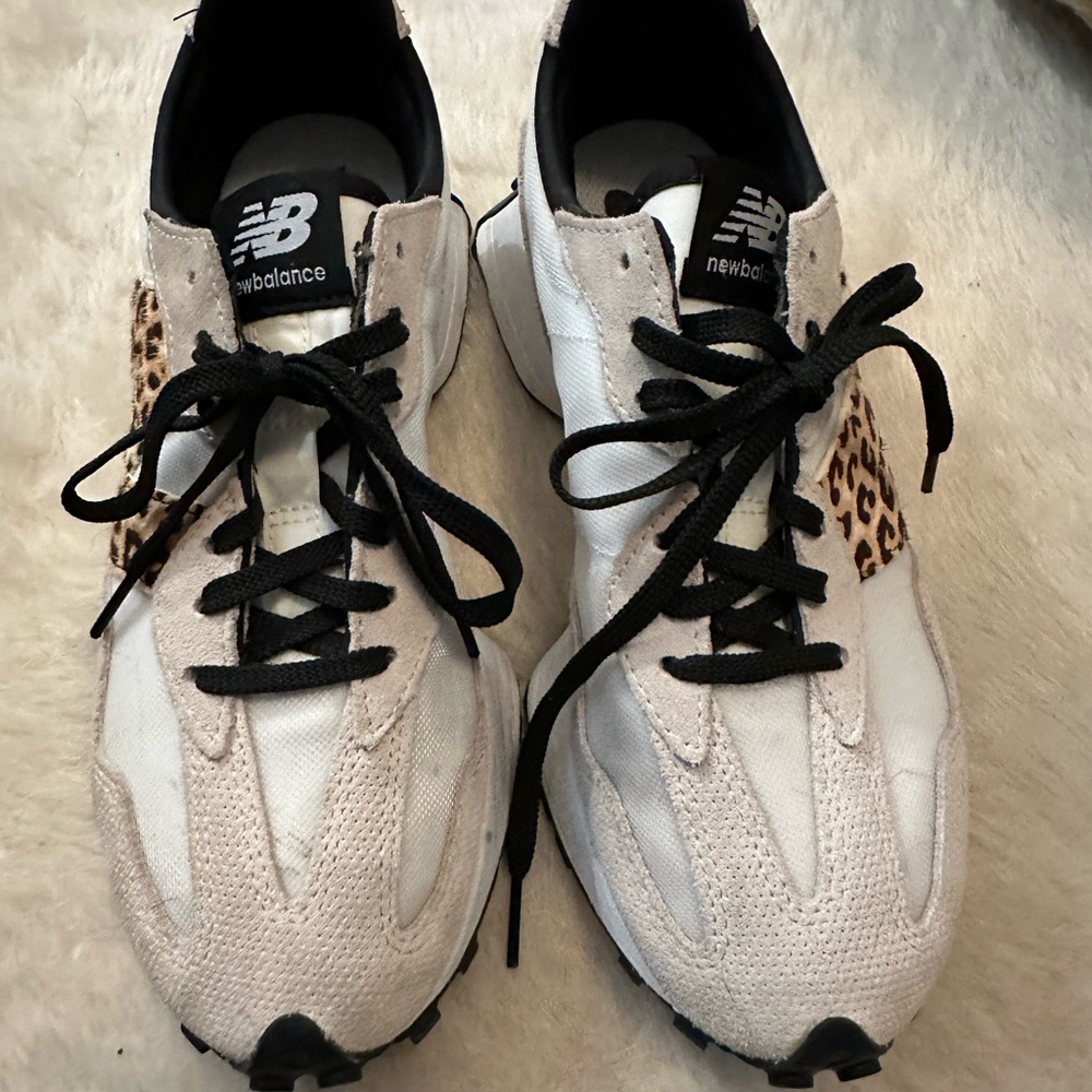 New Balance Women's 327 Sneakers size 8